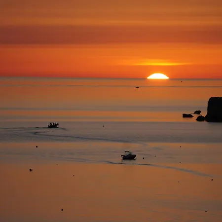 Very Place By The Sea * Is-Sellum